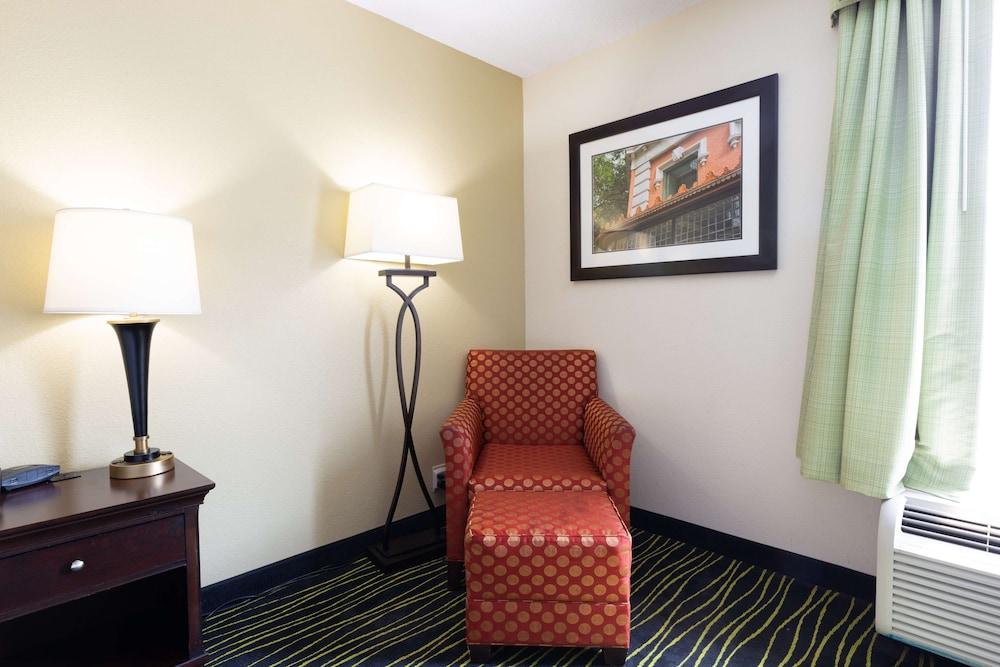 Hampton Inn Columbia I-26/Harbison Blvd Bagian luar foto